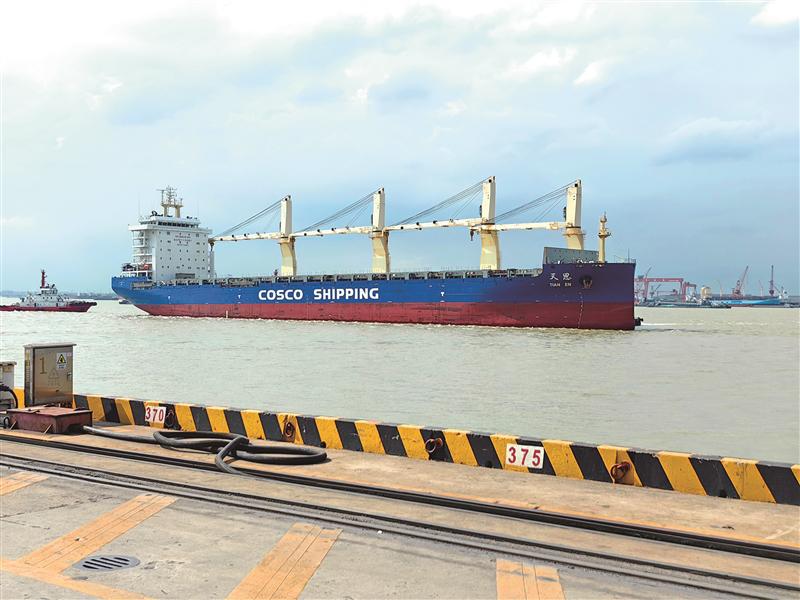 無錫（江陰）港開通首條集裝箱外貿直航遠洋航線